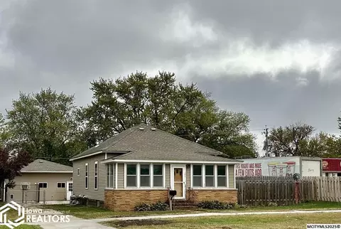 107 8th St N, Northwood, IA 50459