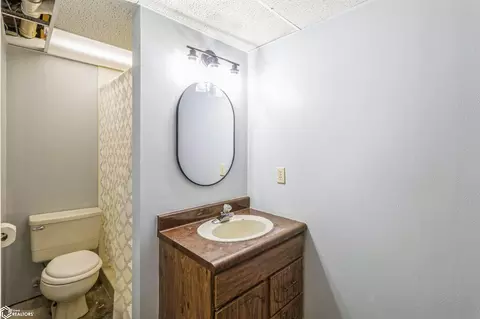 Bath - 1606 3rd St Pl, Eldora, IA 50627 photo 3 of 3