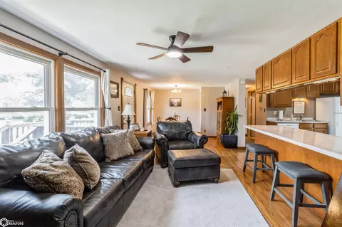 Living - 1606 3rd St Pl, Eldora, IA 50627 photo 2 of 3