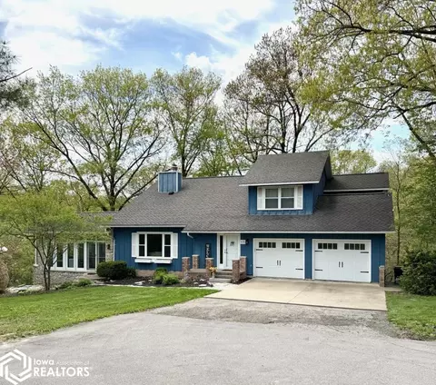 3015 Hickory Ln, Mount Pleasant, IA 52641