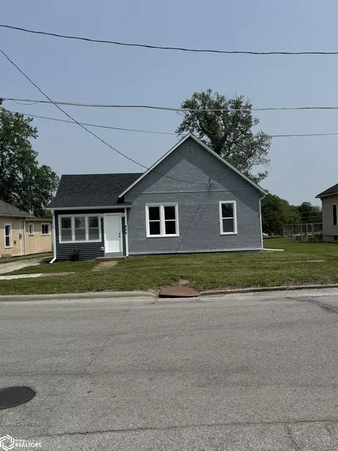 808 S Clinton St, Albia, IA 52531