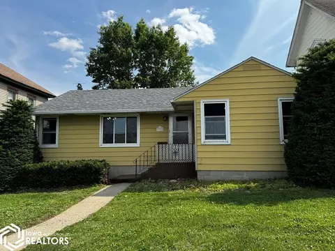724 1st St, Webster City, IA 50595