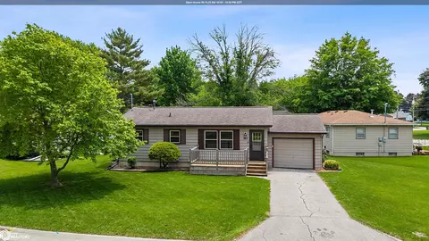 1615 W 7th Ave N, Clear Lake, IA 50428