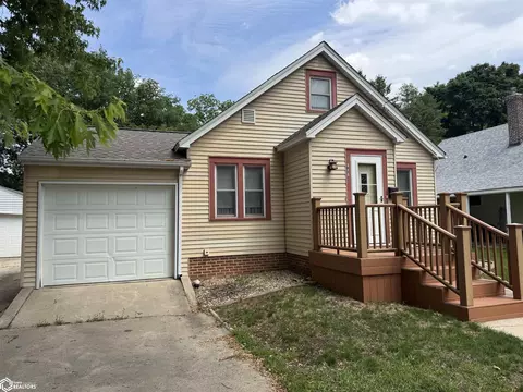 216 N 12th St, Clear Lake, IA 50428