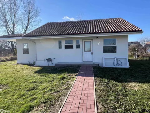 2151 185th St #7, Fairfield, IA 52556