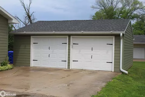Exterior - 1075 Front St, Garner, IA 50438 photo 8 of 9