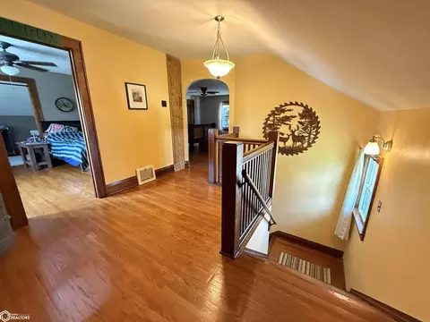 Entry Way - 409 Kilbourn Ave, Wever, IA 52658 photo 1 of 3