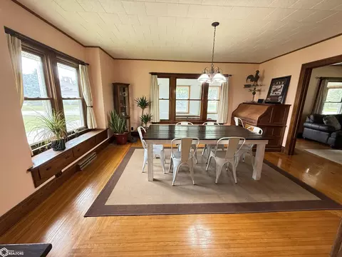 Dining - 409 Kilbourn Ave, Wever, IA 52658 photo 1 of 3