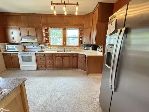 Kitchen - 409 Kilbourn Ave, Wever, IA 52658 photo 1 of 6