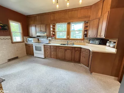 Kitchen - 409 Kilbourn Ave, Wever, IA 52658 photo 2 of 6