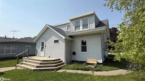 2302 S Madison Ave, Mason City, IA 50401