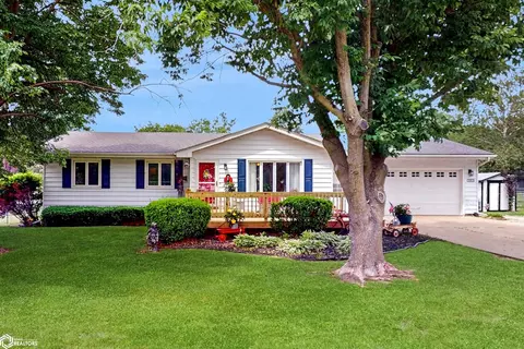 202 Oak Ave NE, Mitchellville, IA 50169