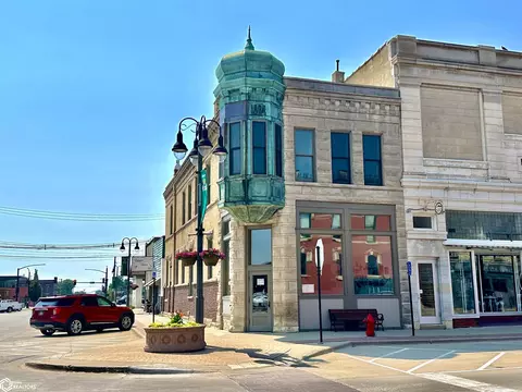 901 Main St, Grinnell, IA 50112 photo 2