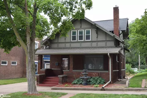 517 10th St, Fort Madison, IA 52627