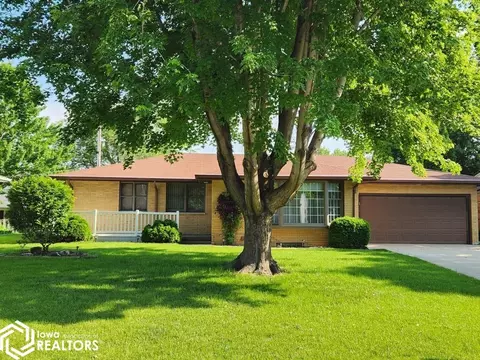 1316 2nd St NW, Mason City, IA 50401