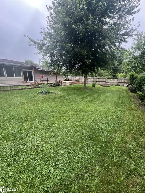 Exterior - 219 Hillcrest Dr, Hamilton, IL 62341 photo 6 of 12