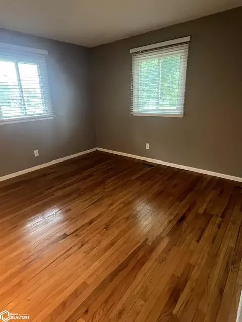 Bedroom - 219 Hillcrest Dr, Hamilton, IL 62341 photo 3 of 3