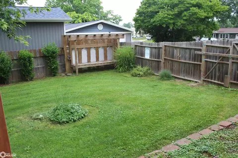 Exterior - 219 Hillcrest Dr, Hamilton, IL 62341 photo 4 of 12