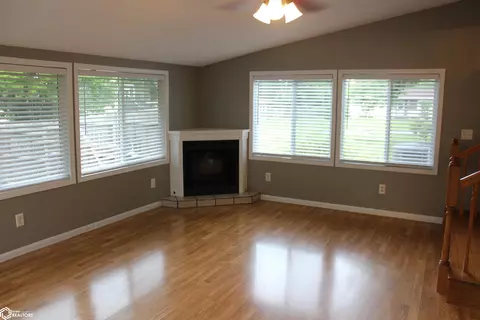 Living - 219 Hillcrest Dr, Hamilton, IL 62341 photo 3 of 3