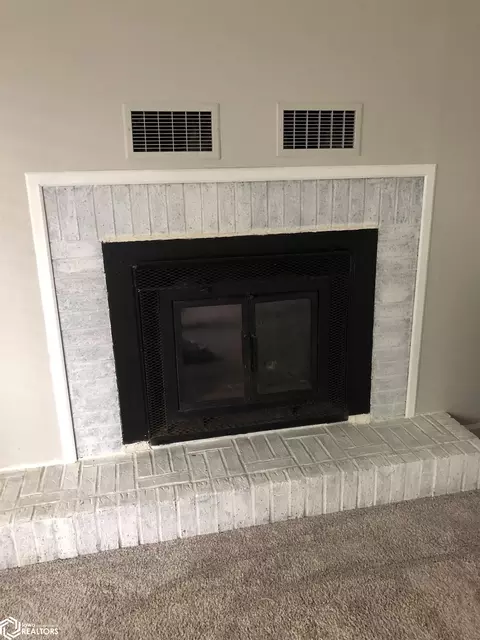 Living - 219 Hillcrest Dr, Hamilton, IL 62341 photo 2 of 3