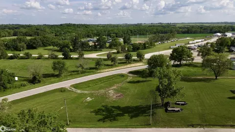 906 Lake Rd, Bedford, IA 50833