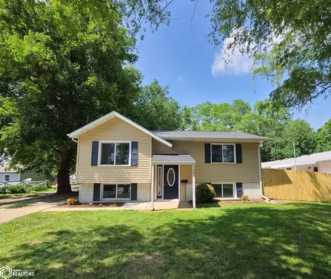 907 D Ave W, Oskaloosa, IA 52577
