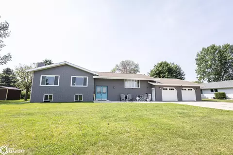 912 9th St NE, Belmond, IA 50421