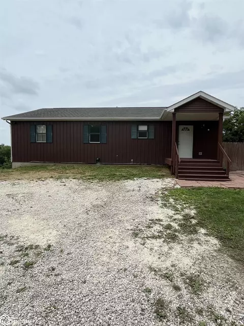 5635 Bluff Rd, Fort Madison, IA 52627