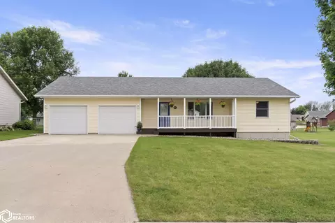604 10th St SE, Orange City, IA 51041