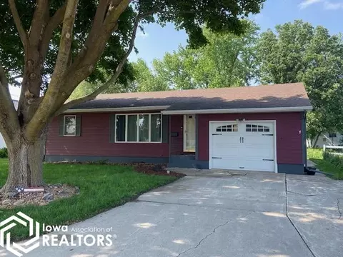 160 6th St SW, Britt, IA 50423