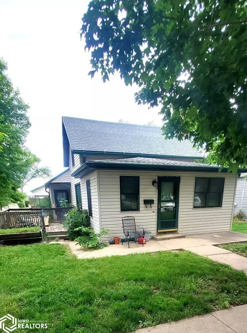 411 S 5th St, Mapleton, IA 51034