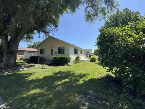 927 Drake Ave, Centerville, IA 52544