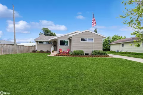 1806 S 3rd St, Marshalltown, IA 50158