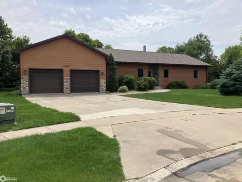 1410 Willow St, Clear Lake, IA 50428