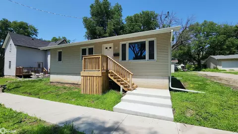 316 5th St NW, Mason City, IA 50401