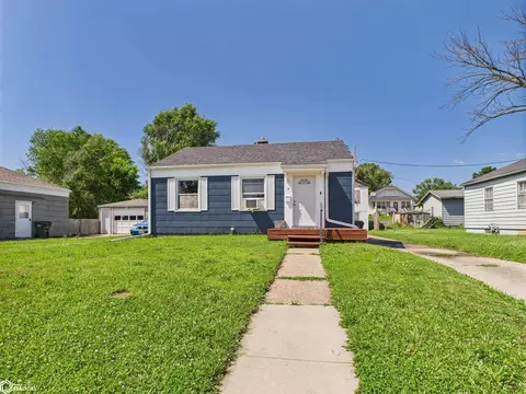 2 Storms Ct, Fort Madison, IA 52627