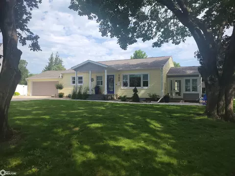 105 Broadway Dr, Eagle Grove, IA 50533