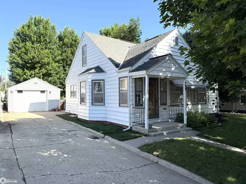 209 N East St, Carroll, IA 51401