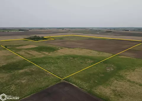 320 Th St, Forest City, IA 50436