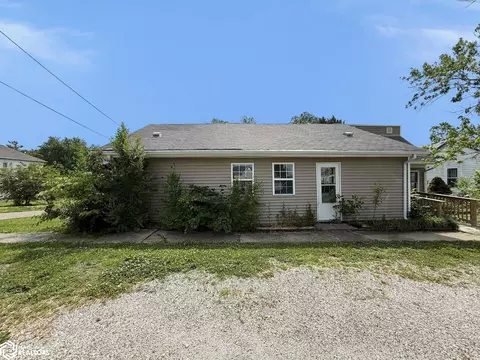 110 S 10th St, Hamilton, IL 62341