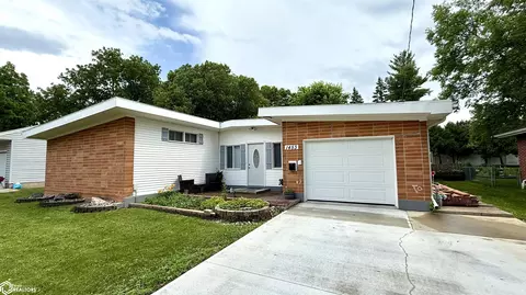 1453 3rd St SE, Mason City, IA 50401