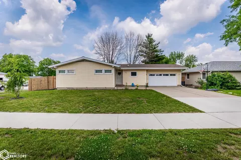 307 Edgeland Dr, Marshalltown, IA 50158