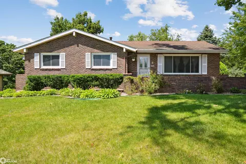 2505 Reyclif Dr, Marshalltown, IA 50158