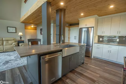 Kitchen - 14277 Eagle Dr, Douds, IA 52551 photo 3 of 9
