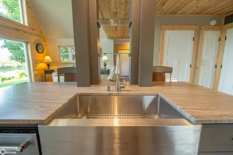 Kitchen - 14277 Eagle Dr, Douds, IA 52551 photo 8 of 9
