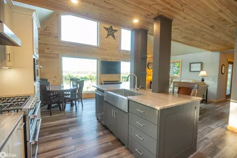 Kitchen - 14277 Eagle Dr, Douds, IA 52551 photo 7 of 9