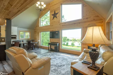 Living - 14277 Eagle Dr, Douds, IA 52551 photo 1 of 5