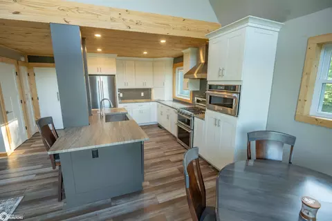 Kitchen - 14277 Eagle Dr, Douds, IA 52551 photo 2 of 9