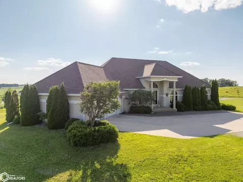 17666 Eagle Ave, Clear Lake, IA 50428