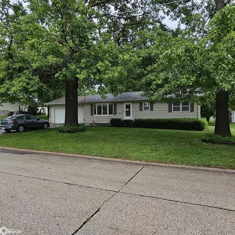 1003 N Vine St, Creston, IA 50801
